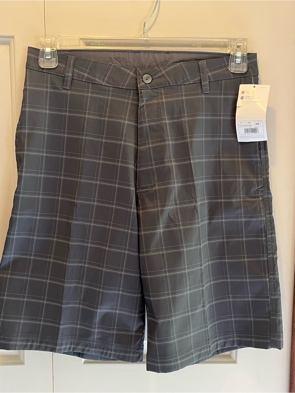 NWT Champion Men's Gray Plaid Flat-Front Shorts size 30W